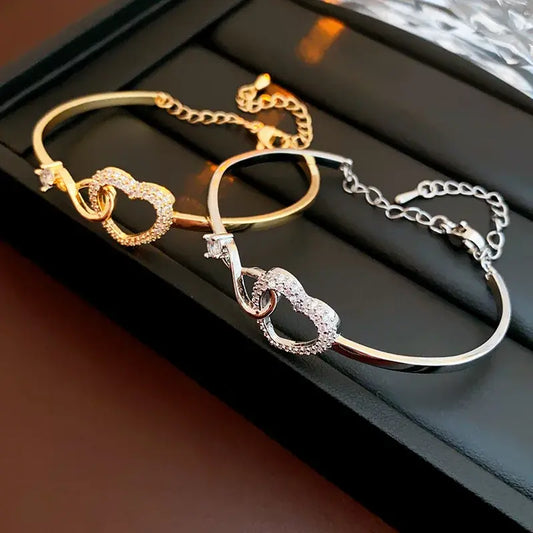 Heart Hollow Out Bracelet – Timeless Elegance with a Delicate Touch